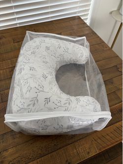 Boppy nursing pillow 🫶