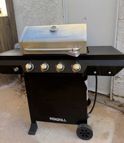 BRAND NEW ASSAMBLED FROM THE BOX PROPANE GAS BBQ GRILL