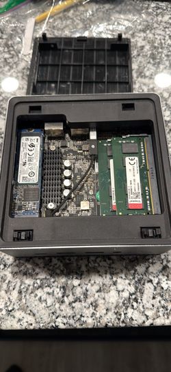 MinisForum NUC DMAF5 Ryzen