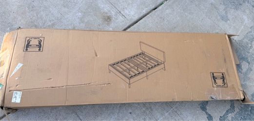 Respaldo de cama Full nueva en caja en color negro por $70