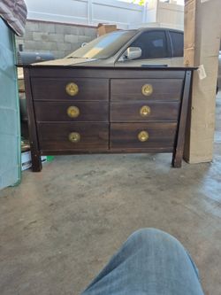 Dresser