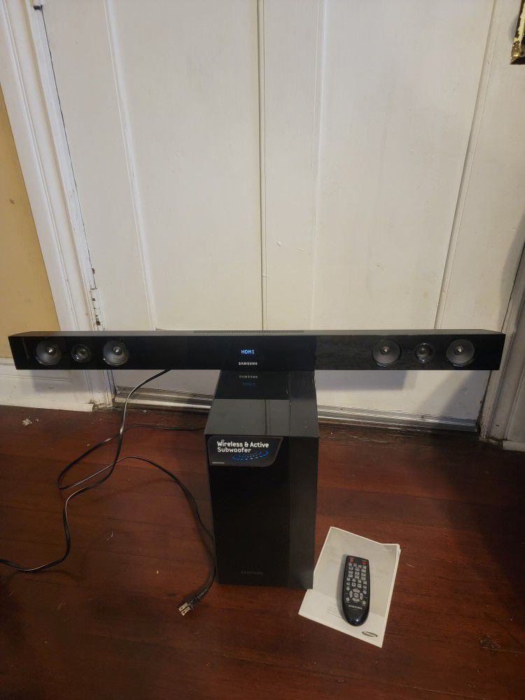 Samsung HW-E450 Digital Soundbar With Subwoofer Wireless Bluetooth TV Connection And Remote 