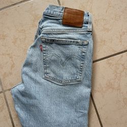 Women Levis Jeans 