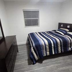 Complete Queen Expresso Bed Set