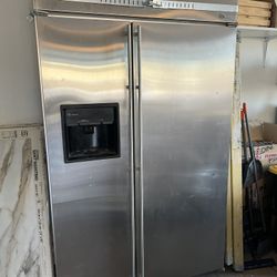 GE Monogram Refrigerator/Freezer Ice/Water Dispenser