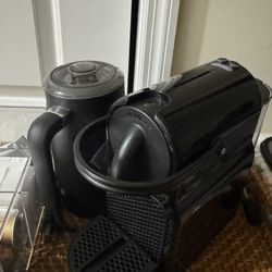 Nespresso Inissia Espresso Machine by De'Longhi with Milk Frother, 24 ounces, Black