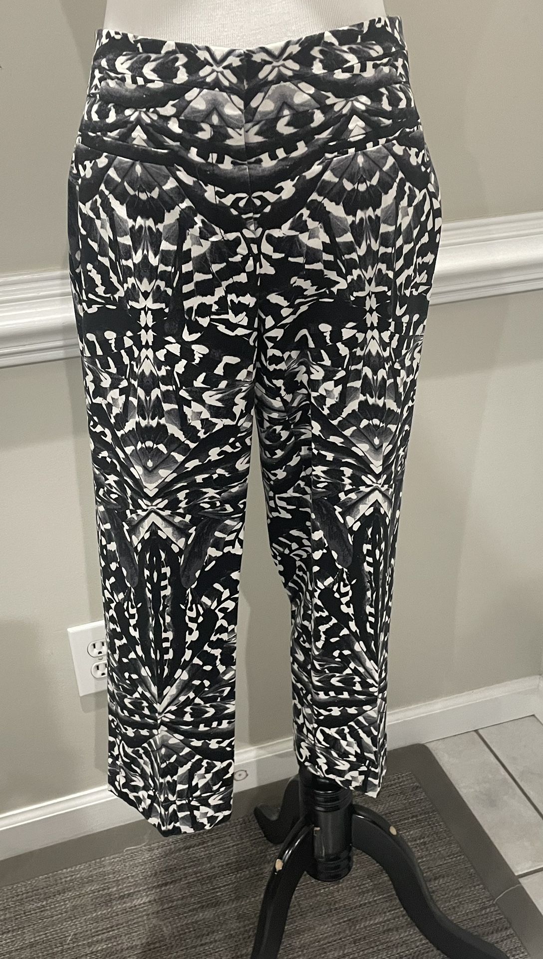 Black & White dress capris