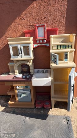 Play kitchen