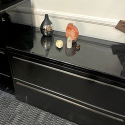 Two Drawer Lateral Filing Cabinet  --  Black

For sale is a heavy duty 2 drawer lateral filing cabinet in  good condition. This cabinet is built to la