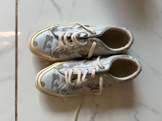 Women  convers