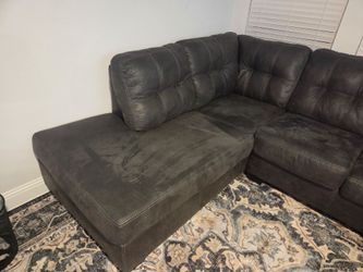 L Shaped Couch w/Chase (Grey)