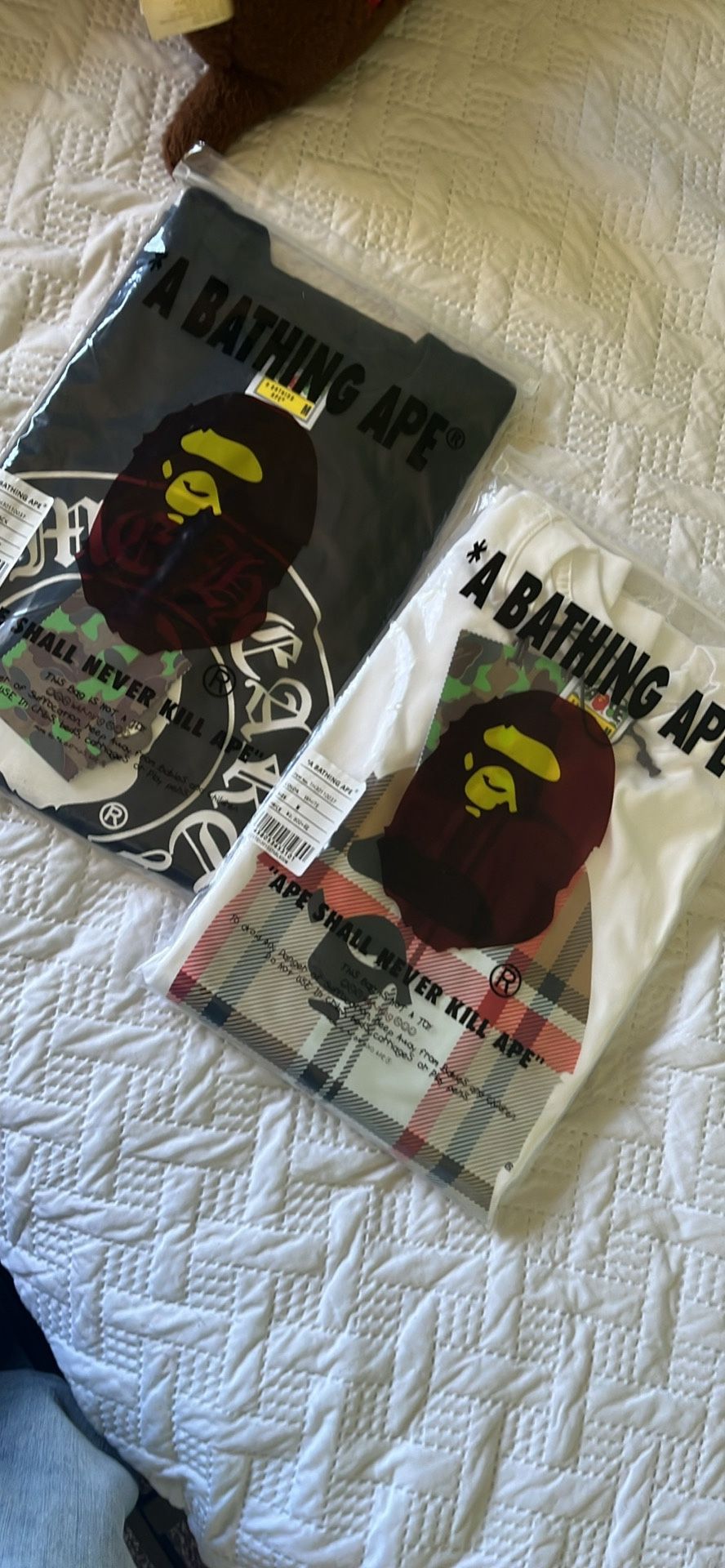 BAPE T shirt X Chrome hearts Black Size Medium BAPE T shirt X Burberry White Size Medium