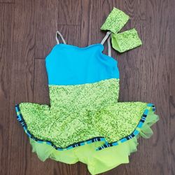 Halloween Costume look st my profile for more Halloween listings
Size about forc 5 to 4 year old