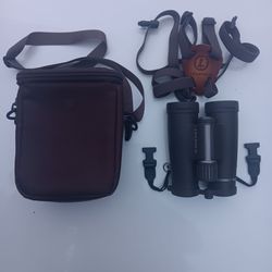 LEUPOLD 10X42 Gold Ring Binoculars. Excellent Condition Case Harness Caps. For Pick Up Fremont Seattle. No Low Ball Offers Please. No Trades