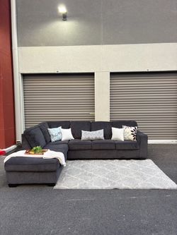 *Like New* Gorgeous Dark Gray 2pc L-Shaped Sectional (Free Delivery 🚚)