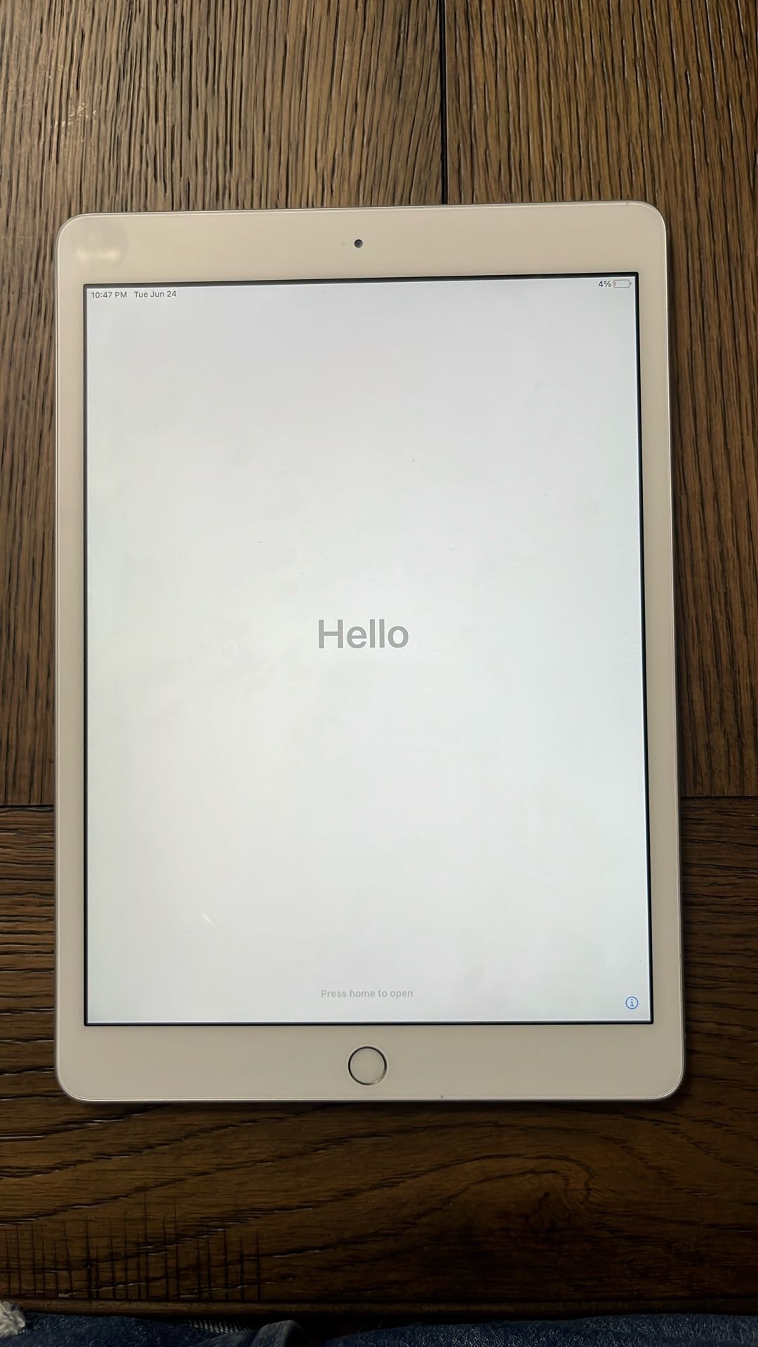 iPad 8th Generation w/ Apple Pencil included 