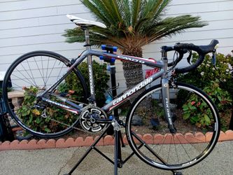 Cannondale cadd 9 roadbike size medium shimano 105 16 speeds..
