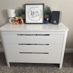 Modern White 3-Drawer Dresser – Excellent Condition!