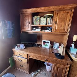 Large Solid Wood Desk w/ Hutch – Excellent Storage