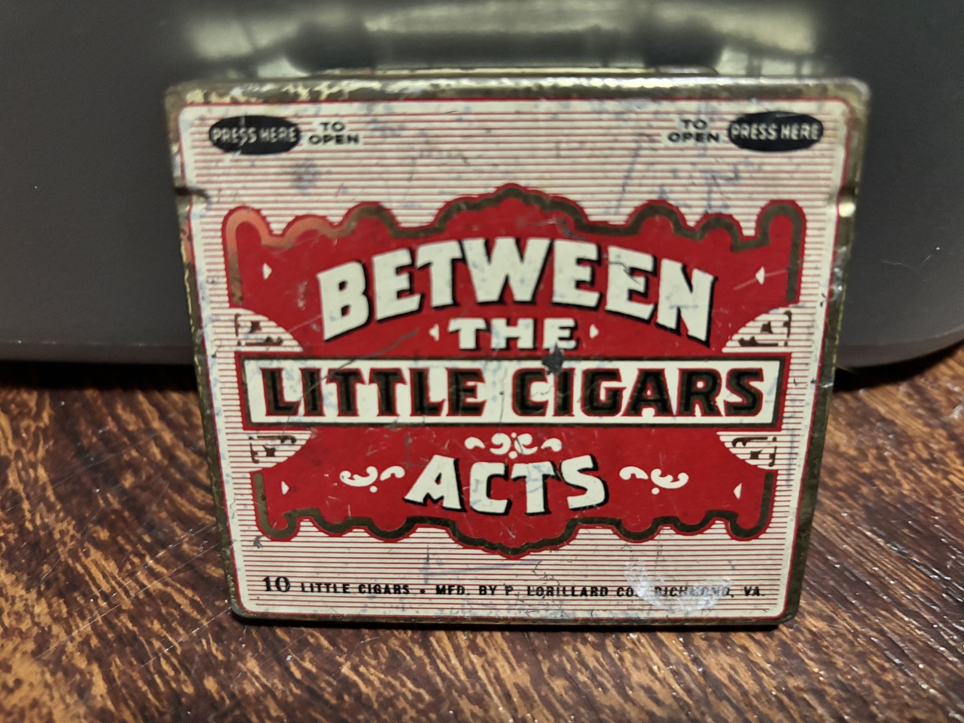 Vintage “Between the Acts” Cigar Tin – Tobacciana Collectible