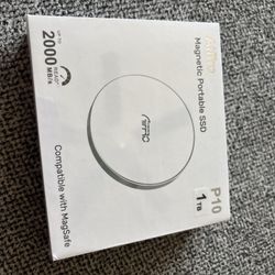 Magnetic portable PSSD 1 TB NEW