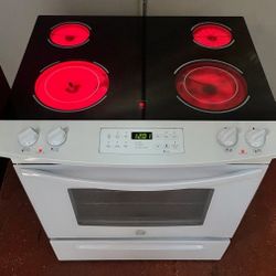 💥🔆🇺🇸☆Kenmore☆🇺🇸🔆💥 White Slide-In Glass Top Stove in Great Condition 