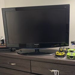 Samsung 32” LCD TV