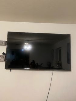 LG Flat Screen TV Wall Mounted