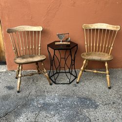 Pair of Nichols & Stone Windsor Chairs – Solid Wood Farmhouse Rustic (Matching)  ⸻  ✅ DESCRIPTION (Copy/Paste)  Matching pair of vintage Nichols & Sto