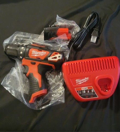 Milwaukee Drill M12 Battery And Charger