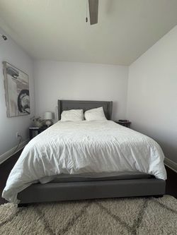 Queen bed + mattress