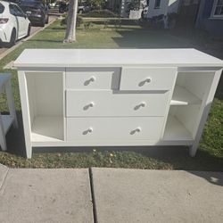 Free Dresser & Nightstand 
