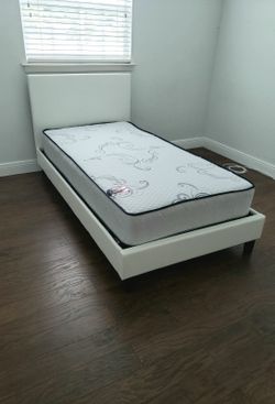 NEW TWIN-SIZE MATTRESS AND BOX SPRING 🆕️ Bed Frame Sold Separately 