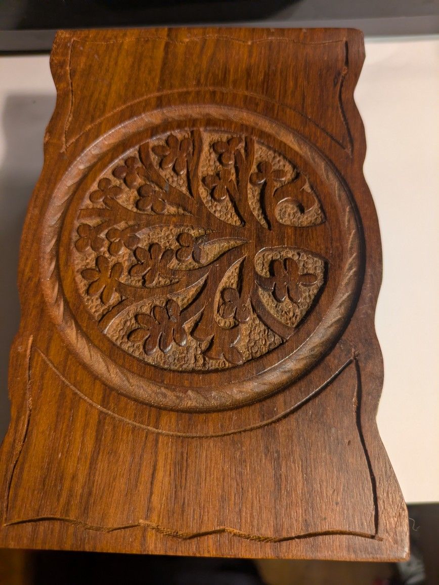 Garinda Rosewood Tree Of Life Box With Lia Sofia Silvertoned Pendant