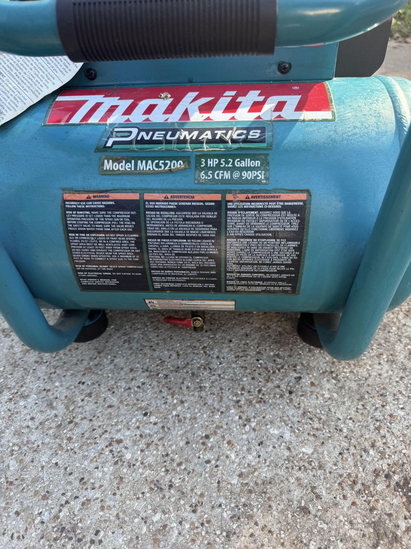 Makita Compressor 5.2 Gal 140 Psi