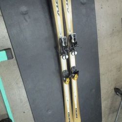 Used Olin DTV 160CM Downhill Skis W/ Salomon Bindings