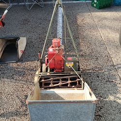 original California trimmer has 109cc Briggs and Stratton motor with bag  runs great