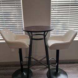 Round Bar Height Table And Chair