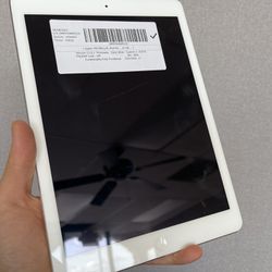 iPad Air 1st Gen  White  32gb   Wifi 