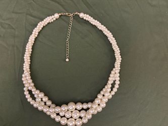 Elegant Pearl Necklace