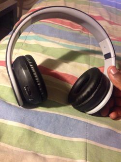 I live Bluetooth headphones