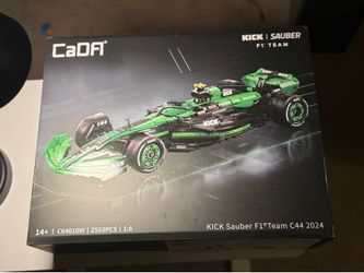 CaDA Kick Sauber 1:8 F1 Set C64010W - New