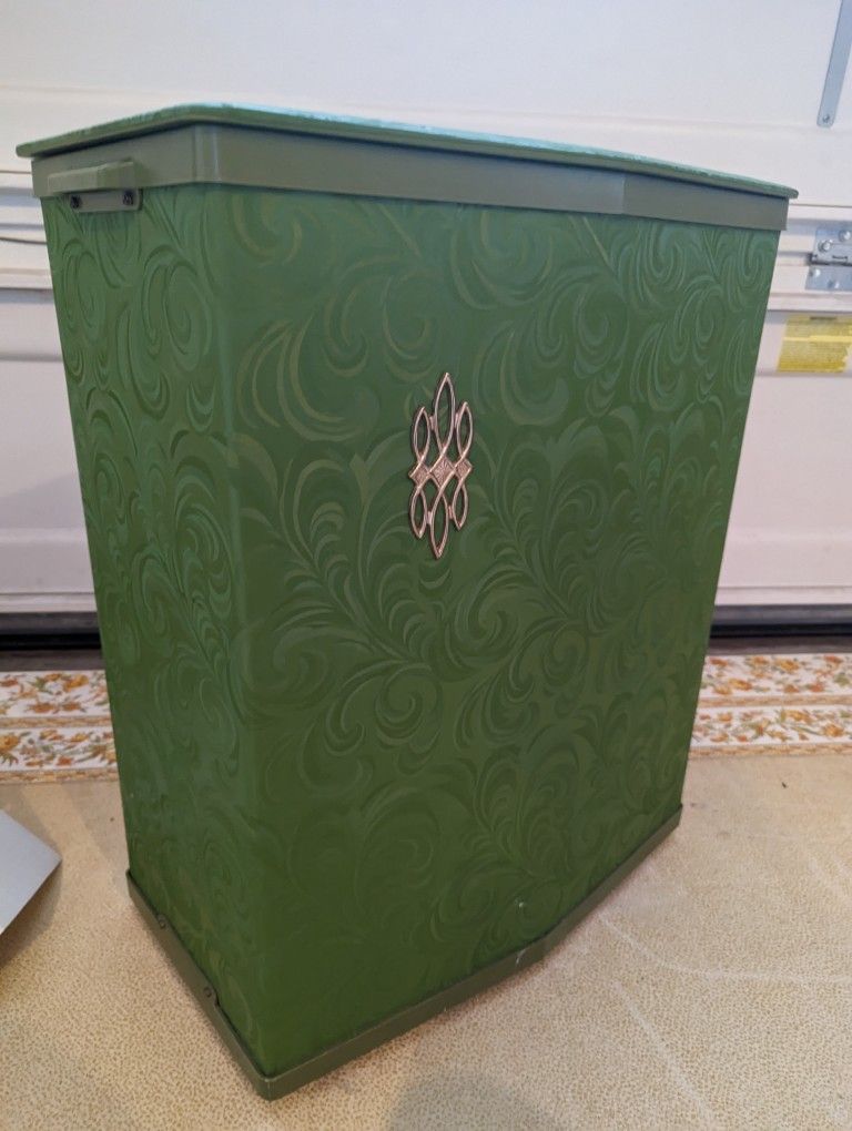 Mid-Century Modern Laundry Hamper Basket In Green With Gold Detailing
