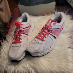 Women Pink Nike 💗 11M