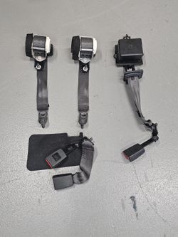Hyundai Equus OEM Rear Seat Belt Set Buckles Black 2011-2013 Used Genuine