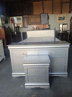 Queen size bed set