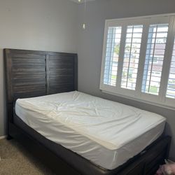 Beautiful Brown Wood Full Size Bed With Box Spring 