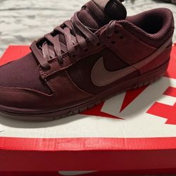 Nike Dunk Low Retro PRM Burgundy