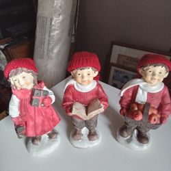 Christmas tradition caroler Figurines