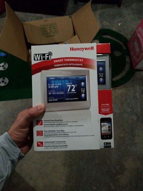 Honeywell WiFi thermostat rth9580wf1005